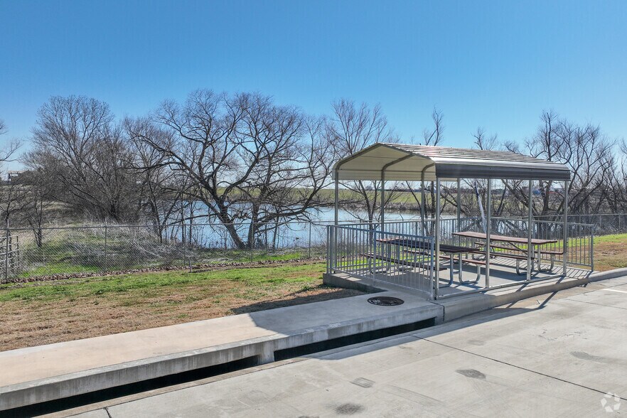 More Photos Of 3501 S Burleson Blvd, Alvarado Truck Terminal For Sale