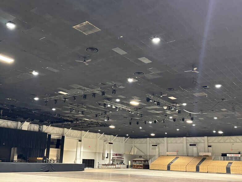 More Photos Of 10408 State Highway 64 E, Tyler Theater Concert Hall For Sale