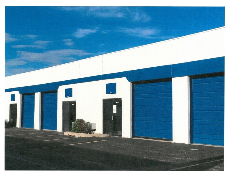 More Photos Of 403 Laredo St, Aurora Flex For Lease