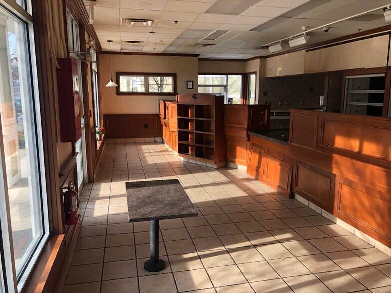 More Photos Of 711 Front St, Woonsocket Fast Food For Lease