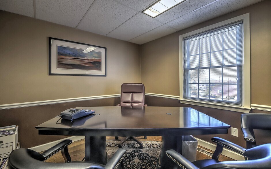 More Photos Of 471 Monroe Tpke, Monroe Medical For Lease