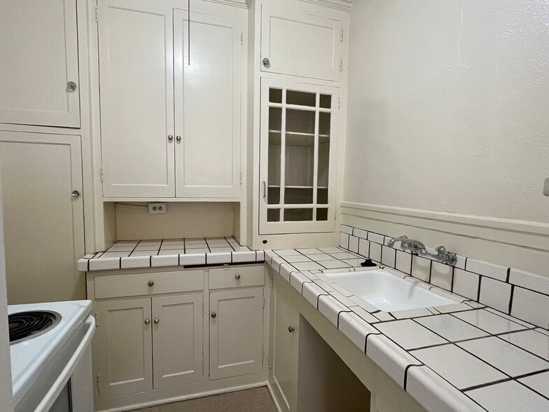 More Photos Of 2062 NW Marshall St, Portland Apartments For Sale