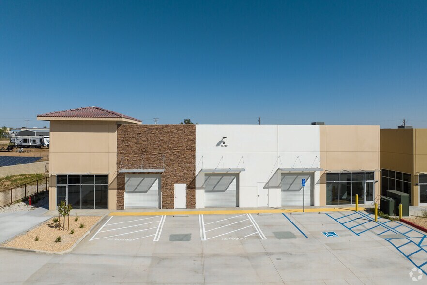 More Photos Of 17380 Darwin Ave, Hesperia Unknown For Lease