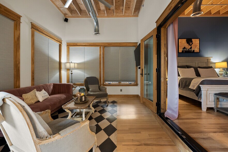 More Photos Of 207 E Main St, McMinnville General Retail For Sale