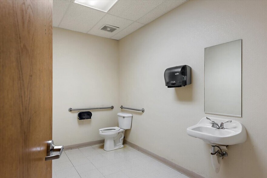 More Photos Of 105 Lehigh Ave, Pueblo Office Residential For Sale