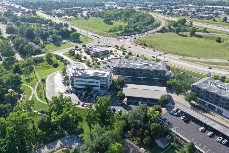 More Photos Of 2144 E Republic Rd, Springfield Business Park For Lease