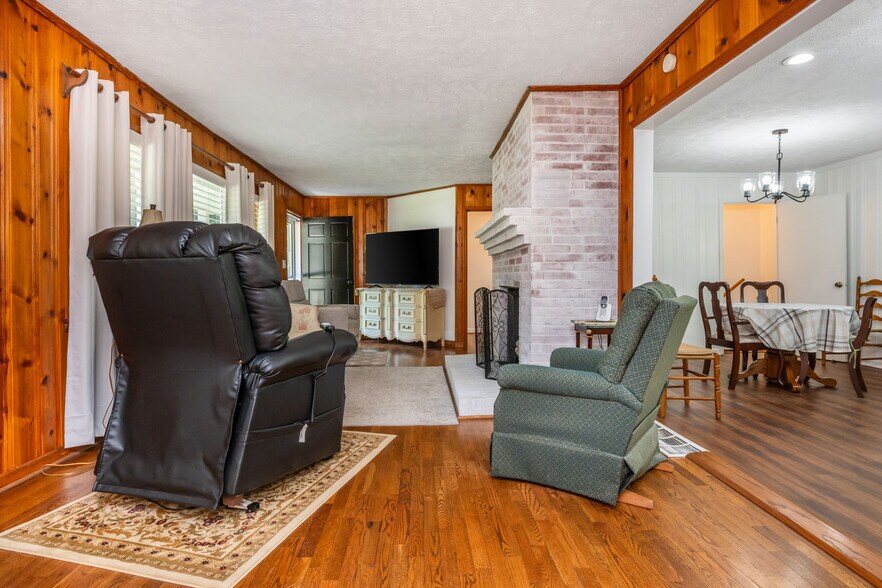 More Photos Of 4270 S Main St, Acworth Office For Sale