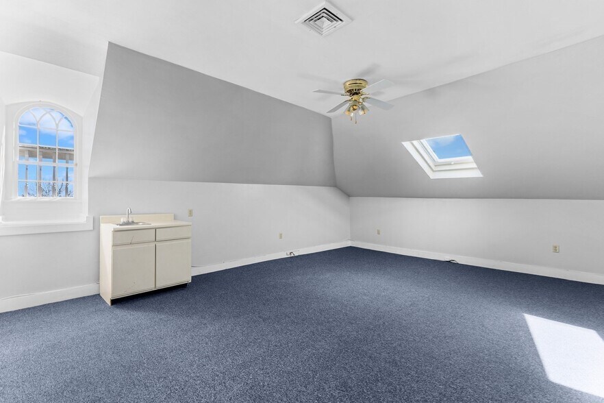 More Photos Of 30-32 William St, New Bedford Office For Sale