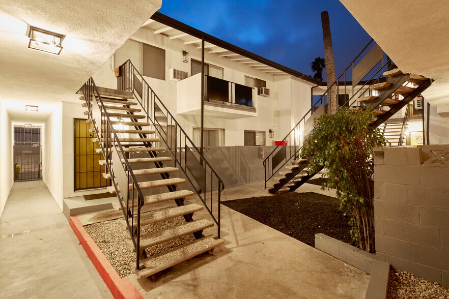 More Photos Of 204 N Manhattan Pl, Los Angeles Apartments For Sale