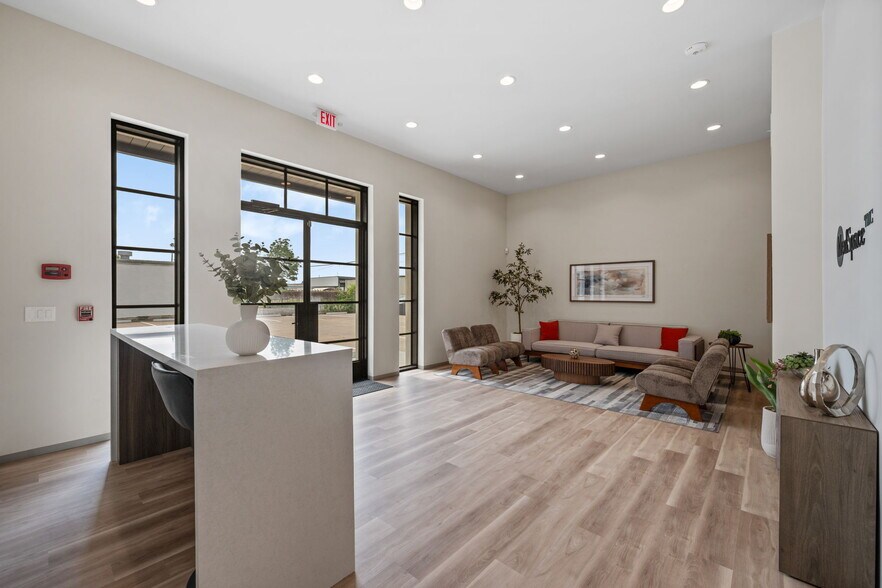 More Photos Of 6909 Grand Blvd, Houston Medical For Lease