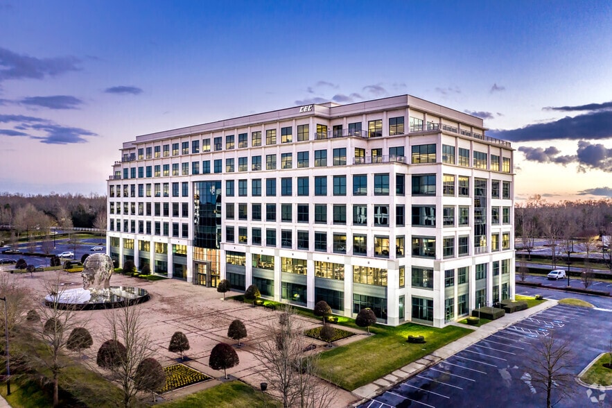 More Photos Of 3701 Arco Corporate Dr, Charlotte Office Residential For Lease