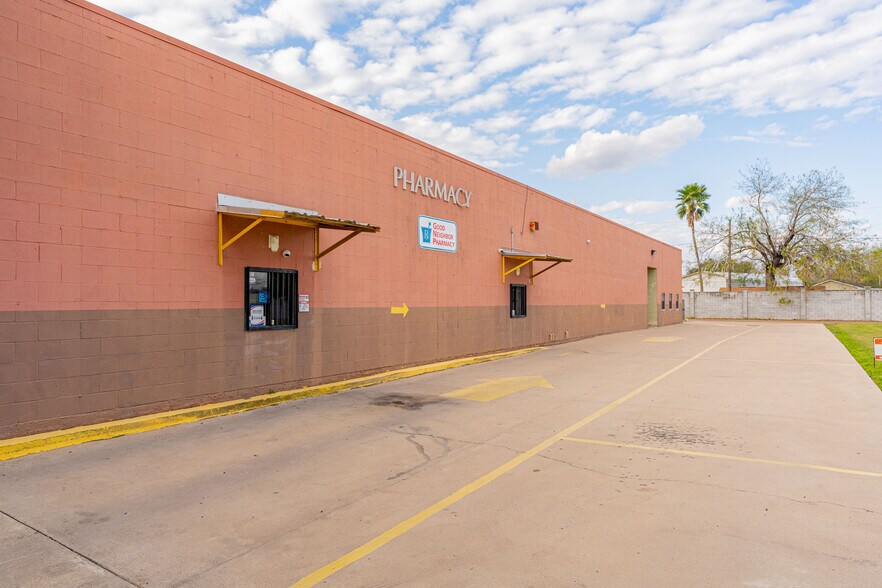 More Photos Of 301 Conquest, Edinburg Office For Sale