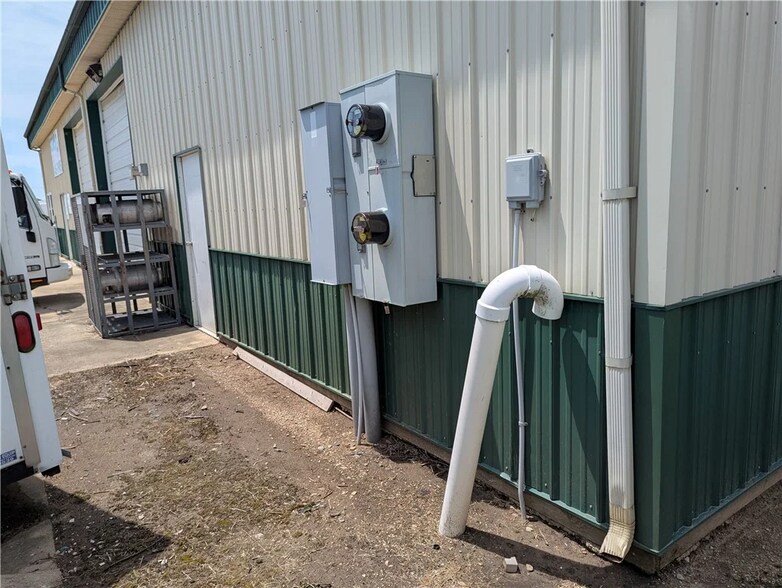 More Photos Of 777-779 Windsor Rd, Charleston Warehouse For Sale