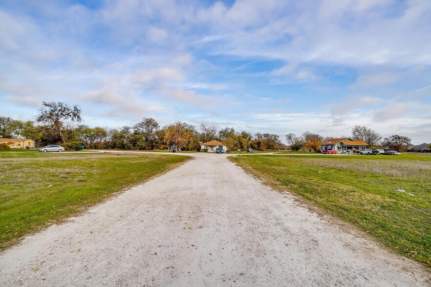 More Photos Of 1101 E Main St, Crowley Land For Sale