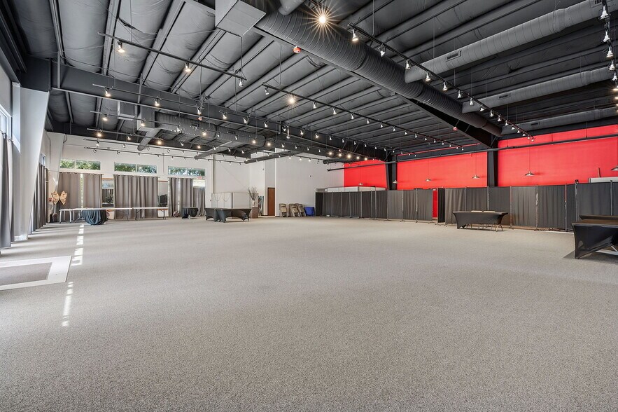 More Photos Of 11055 N IH-35, Austin Storefront For Lease