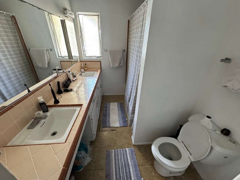 More Photos Of 4980-82 La Jolla Blvd, San Diego Multifamily For Sale