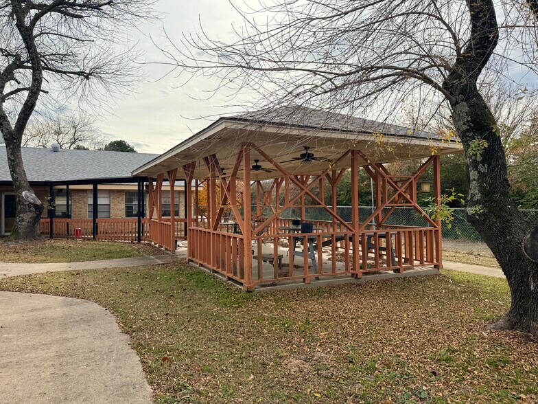 More Photos Of 540 SE Front St, De Kalb Skilled Nursing Facility For Sale