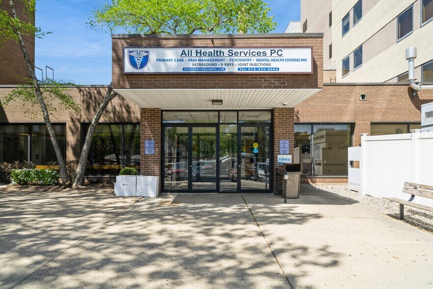 More Photos Of 680 Broadway, Paterson Hospital For Lease