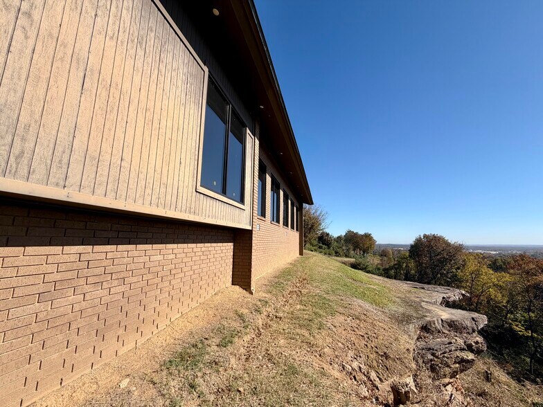 More Photos Of 617 Fayetteville Rd, Van Buren Healthcare For Lease