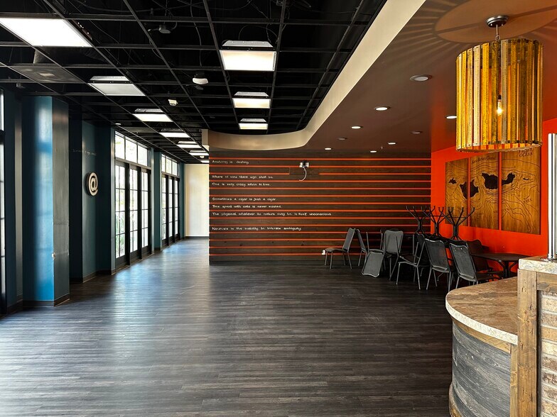 More Photos Of 45 Rincon Dr, Camarillo General Retail For Lease
