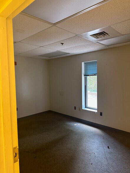 More Photos Of 610 W Church Ave, York Flex For Sale