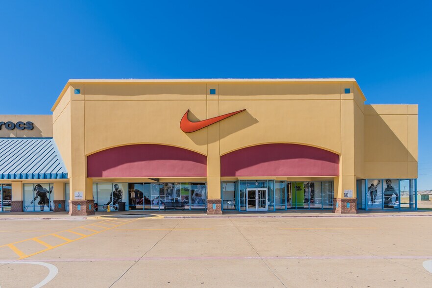 More Photos Of 301 Tanger Dr, Terrell Unknown For Lease