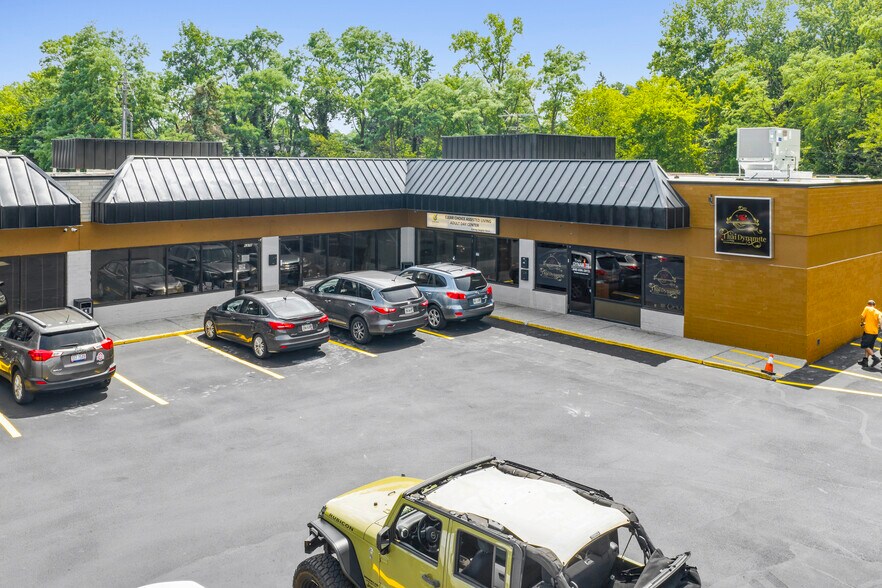 More Photos Of 6370 York Rd, Parma Heights Storefront For Sale
