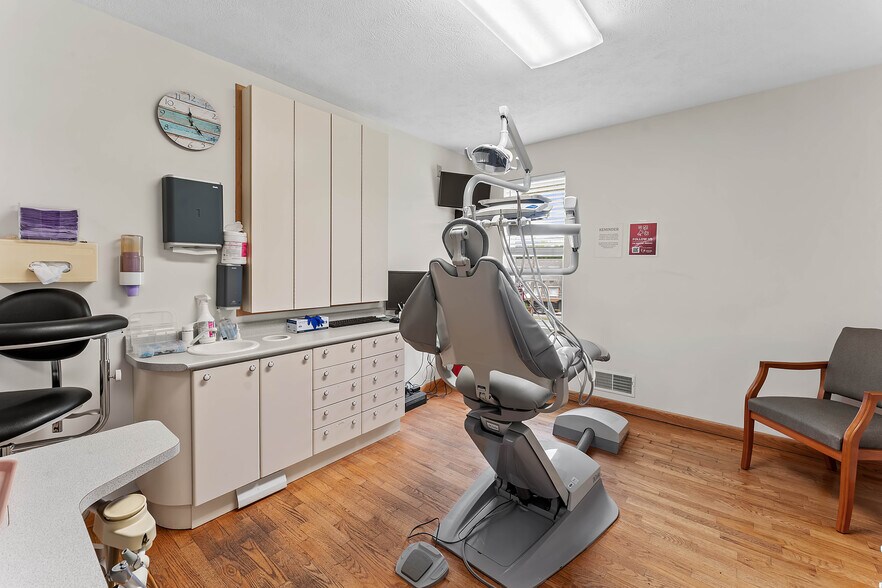More Photos Of 711 N Pike St, Grafton Office For Sale