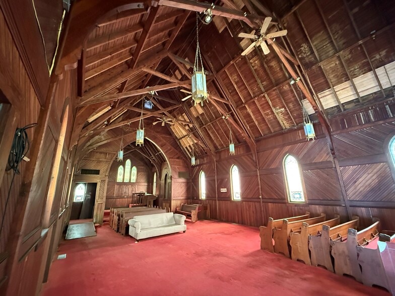 More Photos Of 18-20 E Pleasant St, Avon Park Religious Facility For Sale