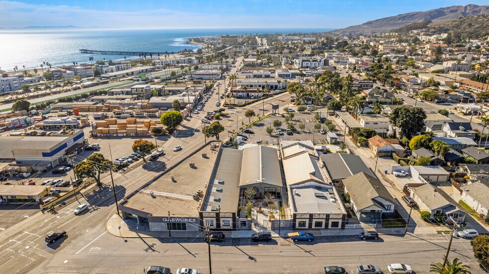 More Photos Of 1133-1199 E Thompson Blvd, Ventura Storefront For Lease