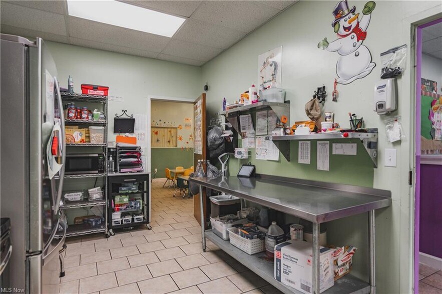 More Photos Of 1800 Grand Central Ave, Vienna Office For Sale