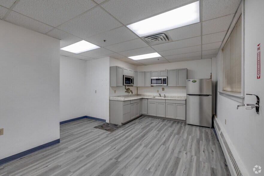 More Photos Of 235 New York Dr, Fort Washington Light Manufacturing For Lease