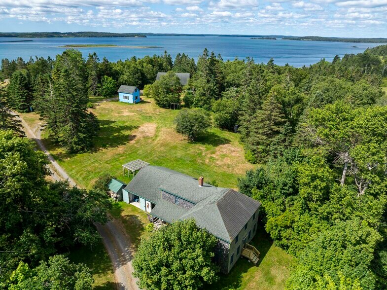 More Photos Of 54 Toll Bridge Rd, Eastport Hotel For Sale