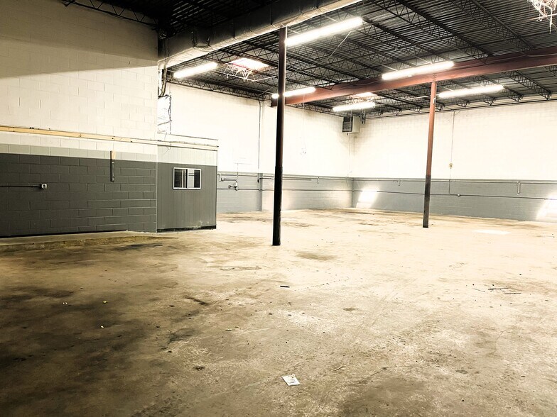 More Photos Of 9115-9125 Bursa Rd, Laurel Warehouse For Lease