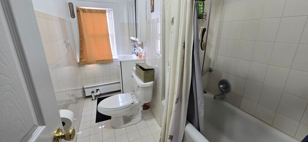 More Photos Of 639 Willis Ave, Williston Park Storefront For Sale