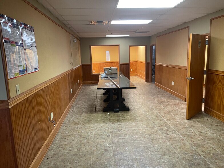 More Photos Of 10120 Roberts Way, Covington Office For Lease