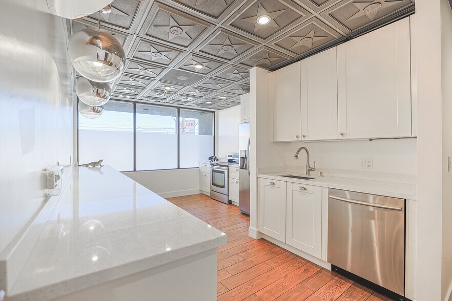 More Photos Of 1001 S Victory Blvd, Burbank Warehouse For Sale