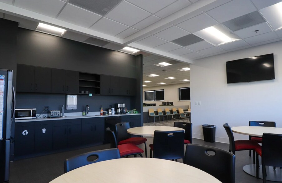 More Photos Of 11340 Blondo St, Omaha Loft Creative Space For Sale