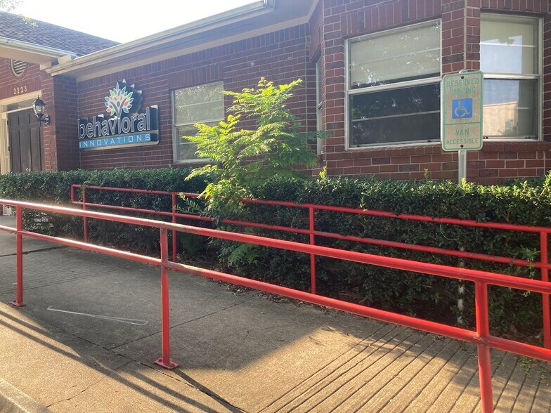More Photos Of 2223 Dorrington St, Houston Healthcare For Lease