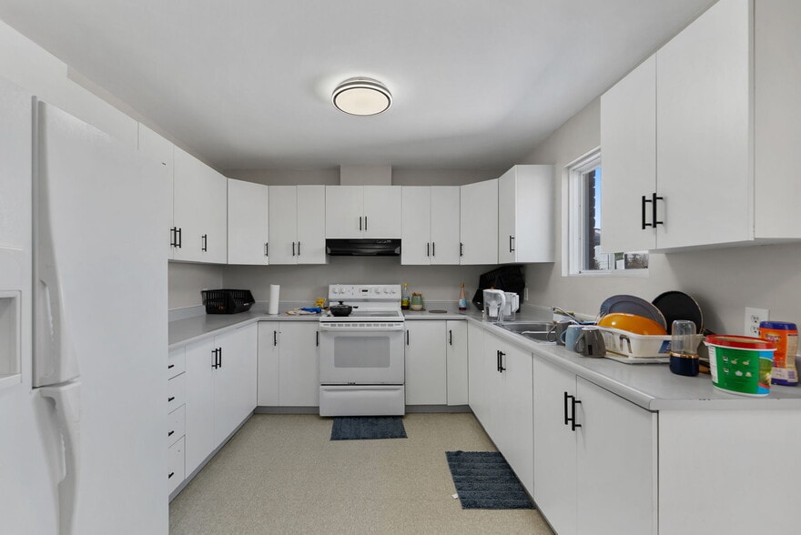 More Photos Of 29 Laren St, Wahnapitae Apartments For Sale