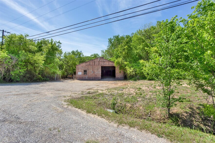 More Photos Of 5626 Texoma Pky, Sherman Industrial For Lease