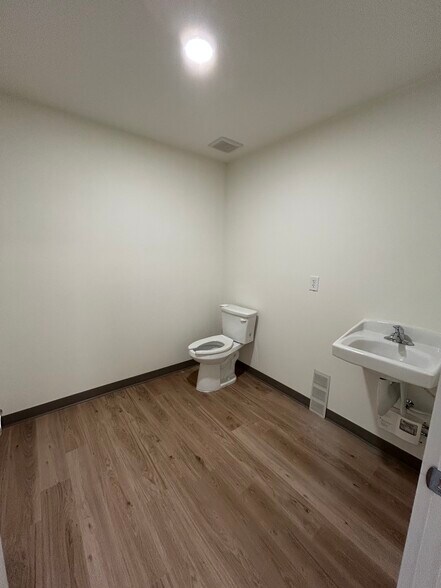 More Photos Of 1181 Fairground Rd, Madison Service For Lease
