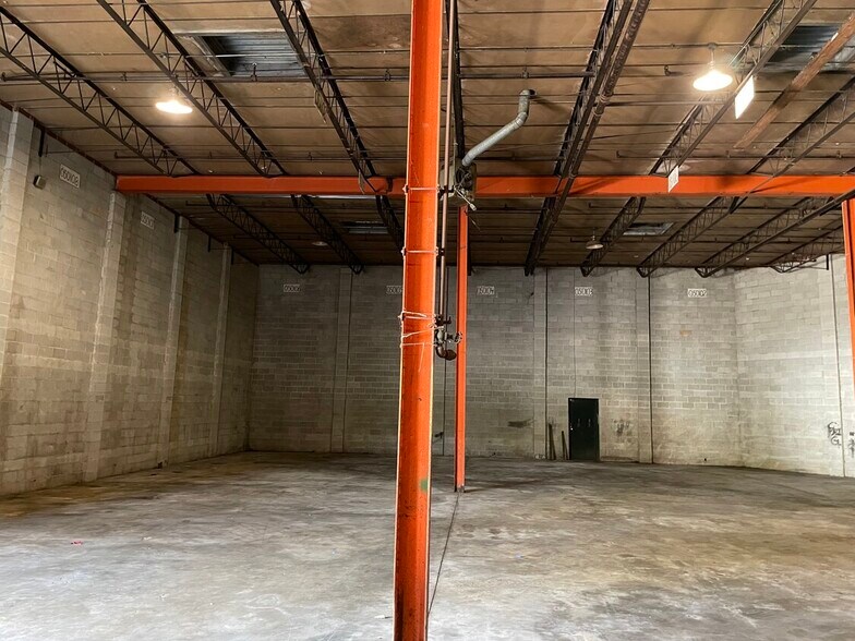 More Photos Of 3455 Empire Blvd SW, Atlanta Warehouse For Lease