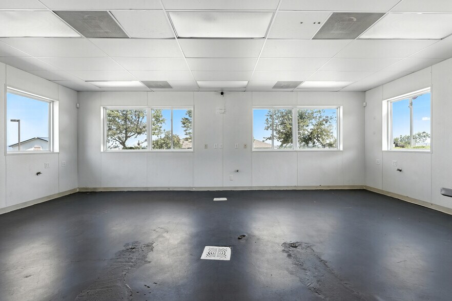 More Photos Of 700 N Country Ave, Kearney Restaurant For Sale