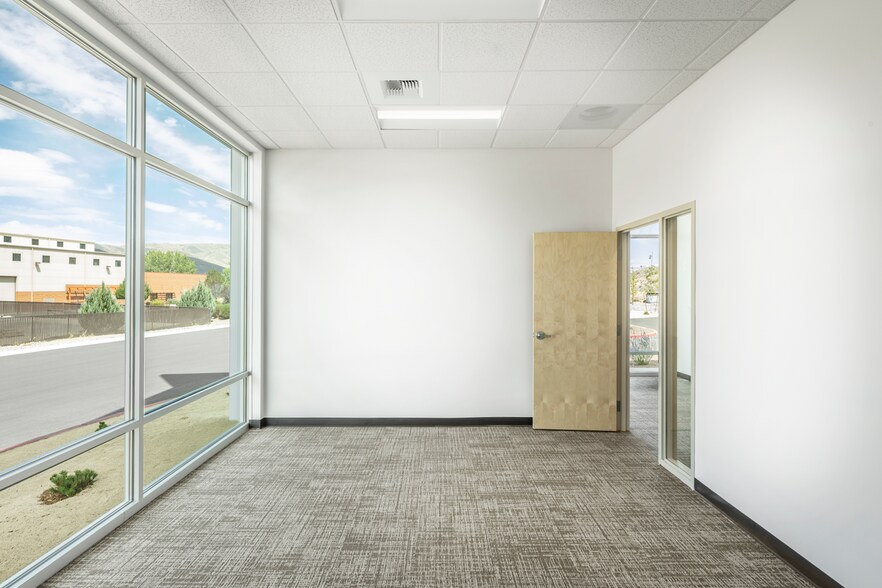 More Photos Of 100 Wild Horse Cyn, Sparks Warehouse For Lease