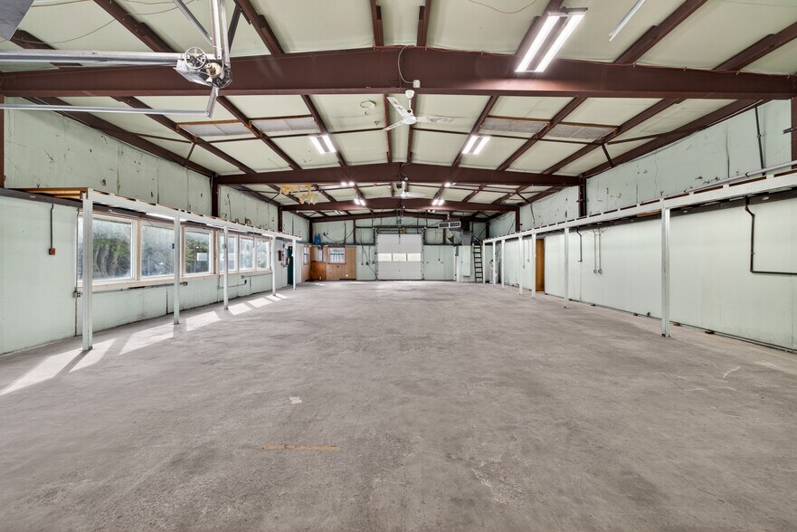 More Photos Of 300 Taugwonk Rd, Stonington Warehouse For Lease