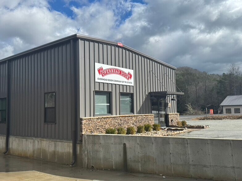 More Photos Of 7923 HWY 441, Dillard Storefront Retail Office For Sale