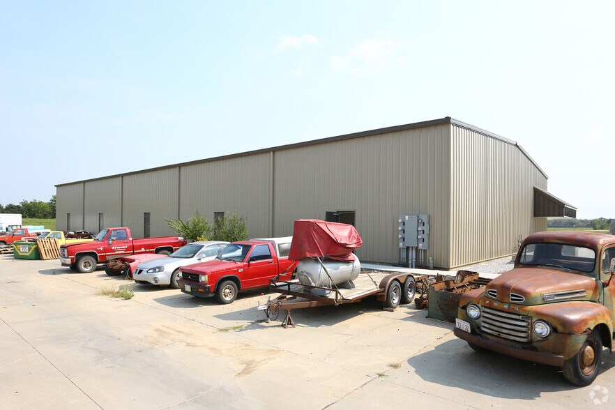 More Photos Of 2004 SW 5th St, Lincoln Warehouse For Sale