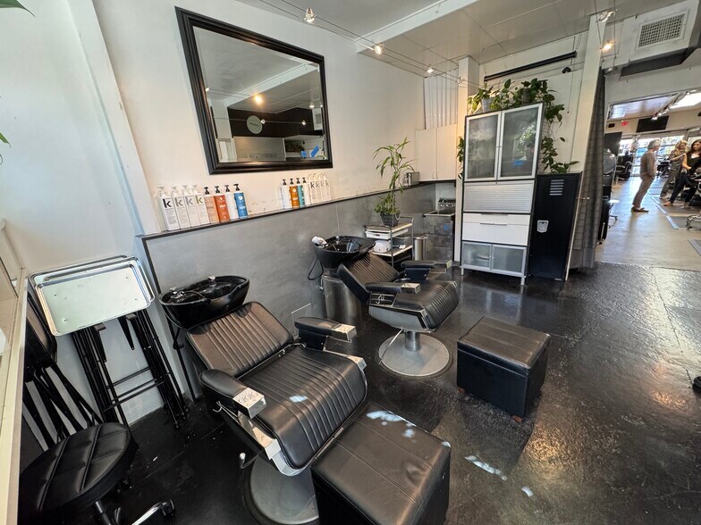 More Photos Of 7441-7445 Girard Ave, La Jolla Storefront Retail Office For Lease