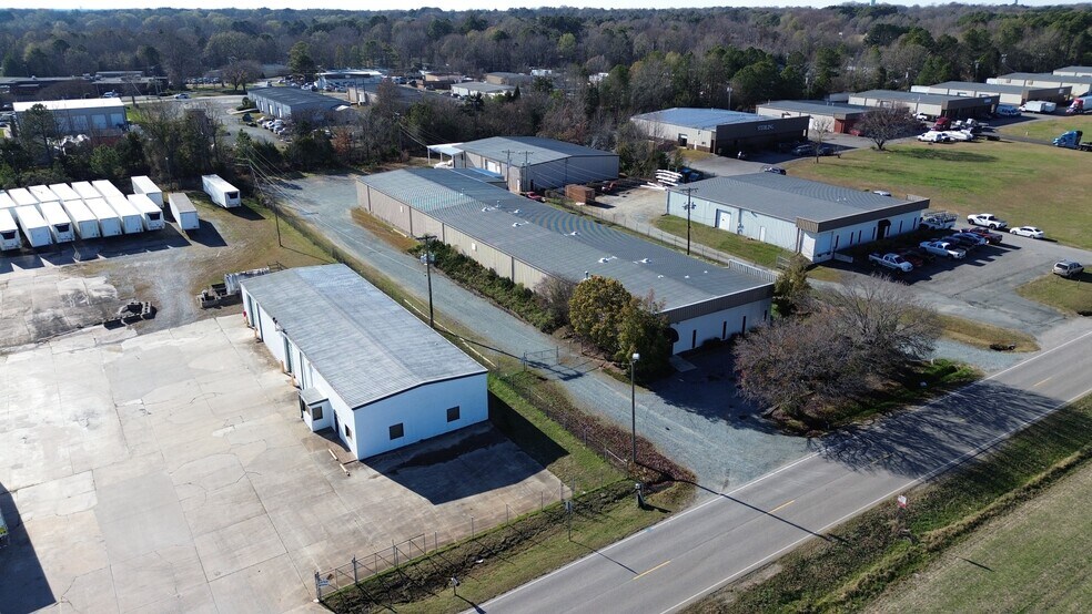 More Photos Of 3380 Smith Farm Rd, Matthews Warehouse For Lease